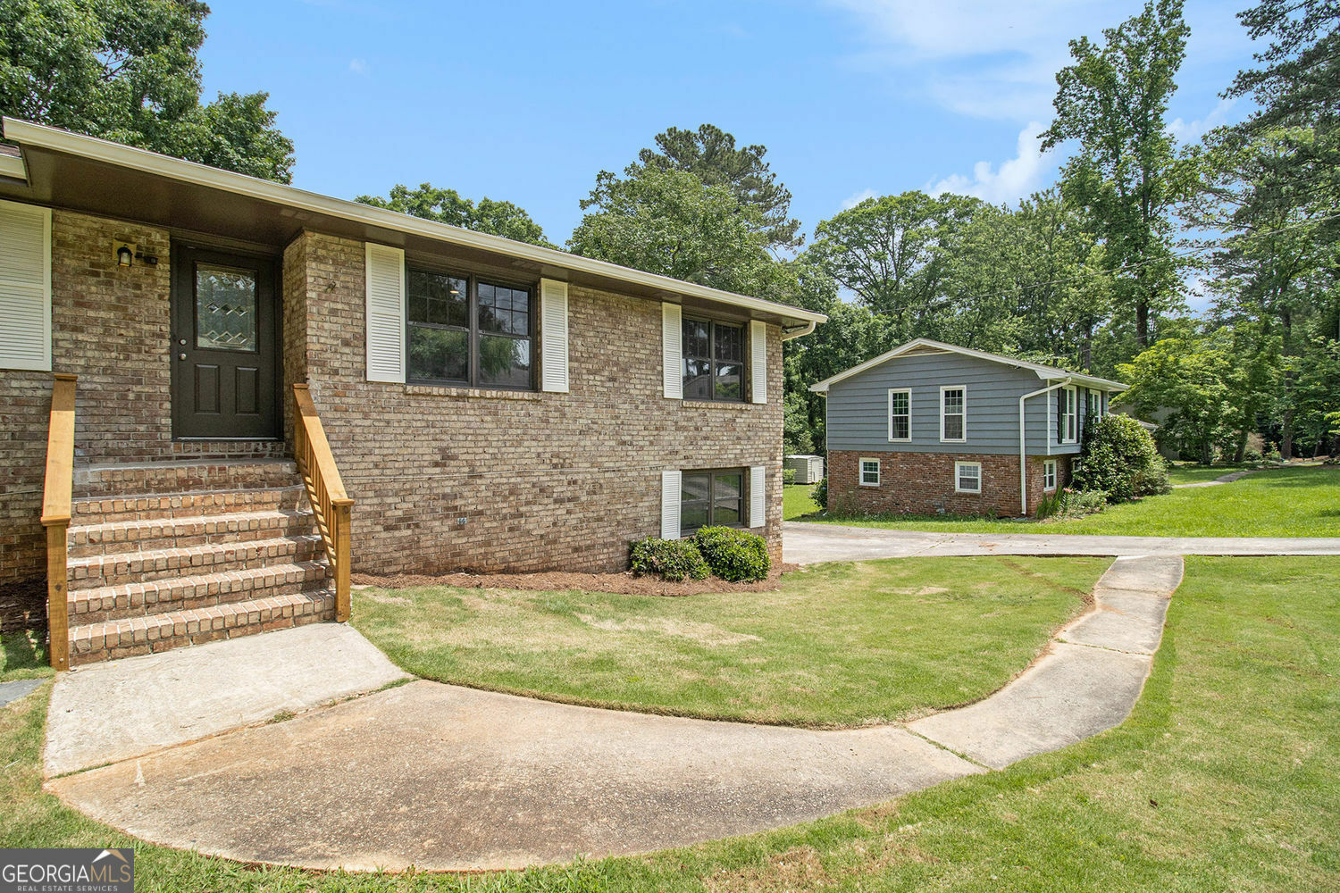 Property Photo: 530 Village Green Court SW GA 30047