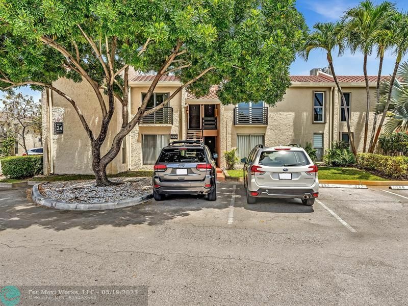 Property Photo: 5230 NE 6th Ave 24C FL 33334