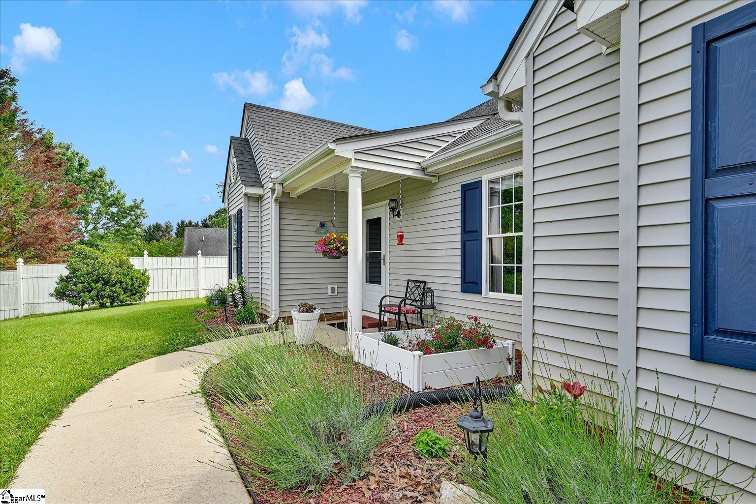 Property Photo: 205 Willow Leaf Drive SC 29672