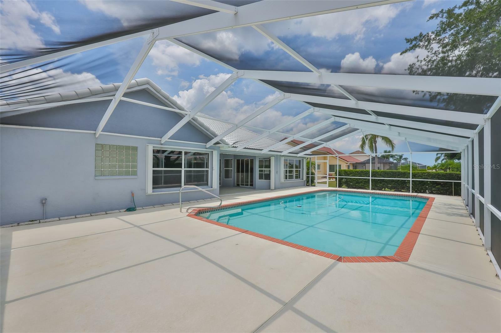 Property Photo: 2252 New Bedford Drive FL 33573