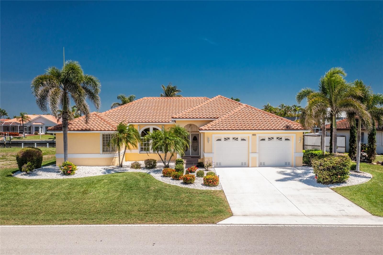 Property Photo:  910 Via Tripoli  FL 33950 