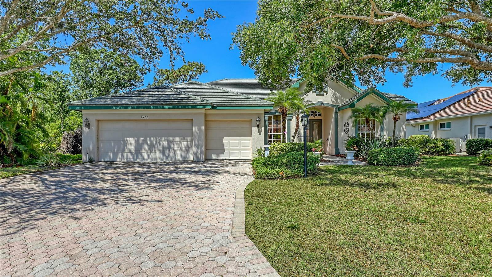 Property Photo: 4920 Woodhurst Drive FL 34243