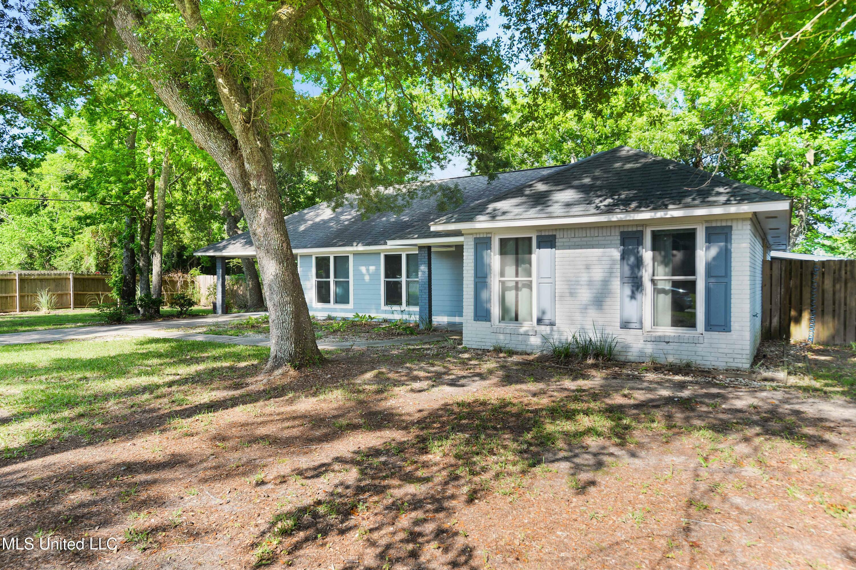 Property Photo: 1101 John Evans Drive MS 39507