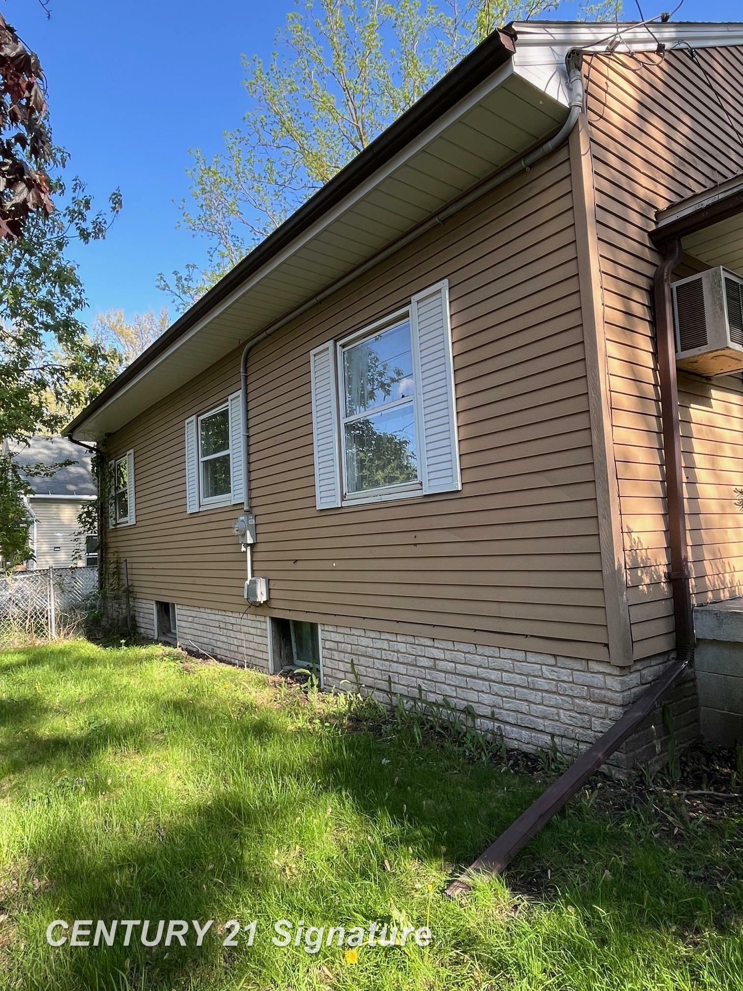 Property Photo:  2222 Stone Street  MI 48602 