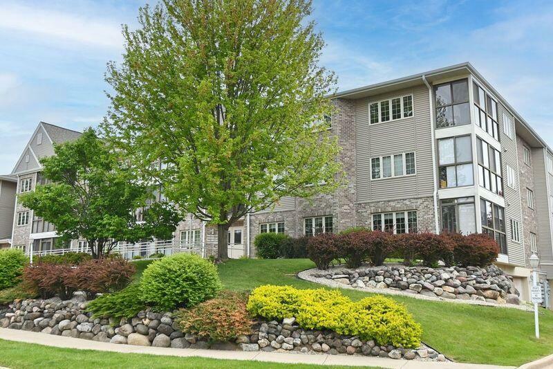 2142 Chateau Ct 308-2  Grafton WI 53024 photo