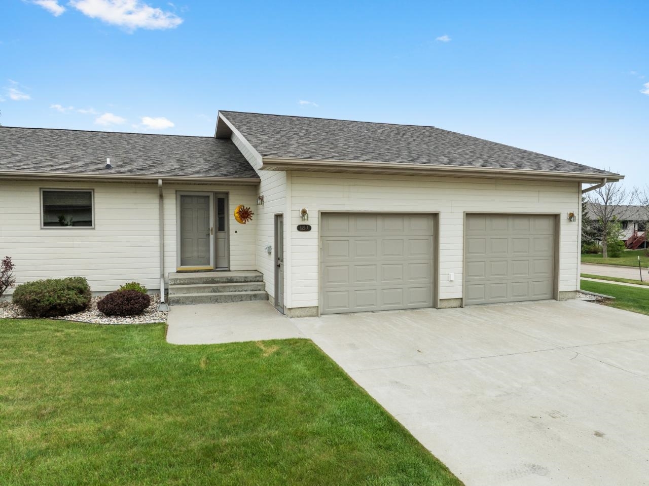 Property Photo: 625 34th Ave SW Unit A ND 58701