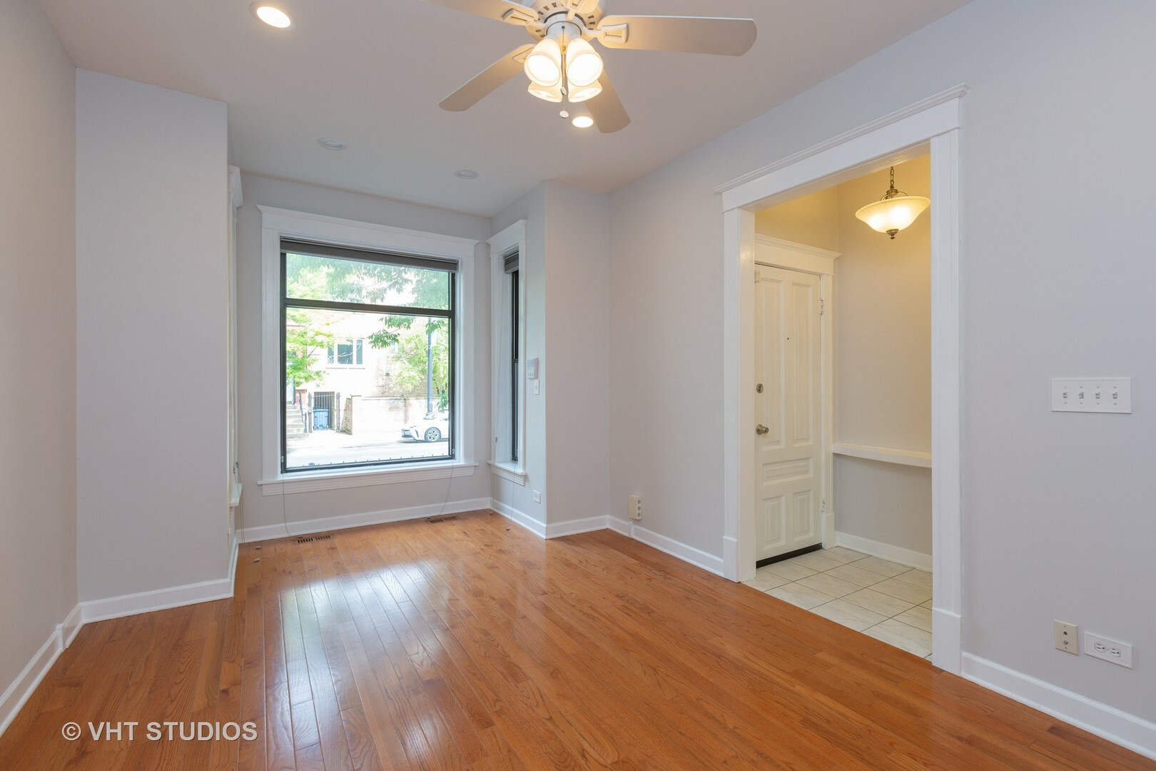 Property Photo: 1836 N Halsted Street 1 IL 60614