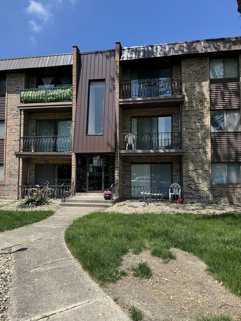 3010 Bernice Road 104  Lansing IL 60438 photo