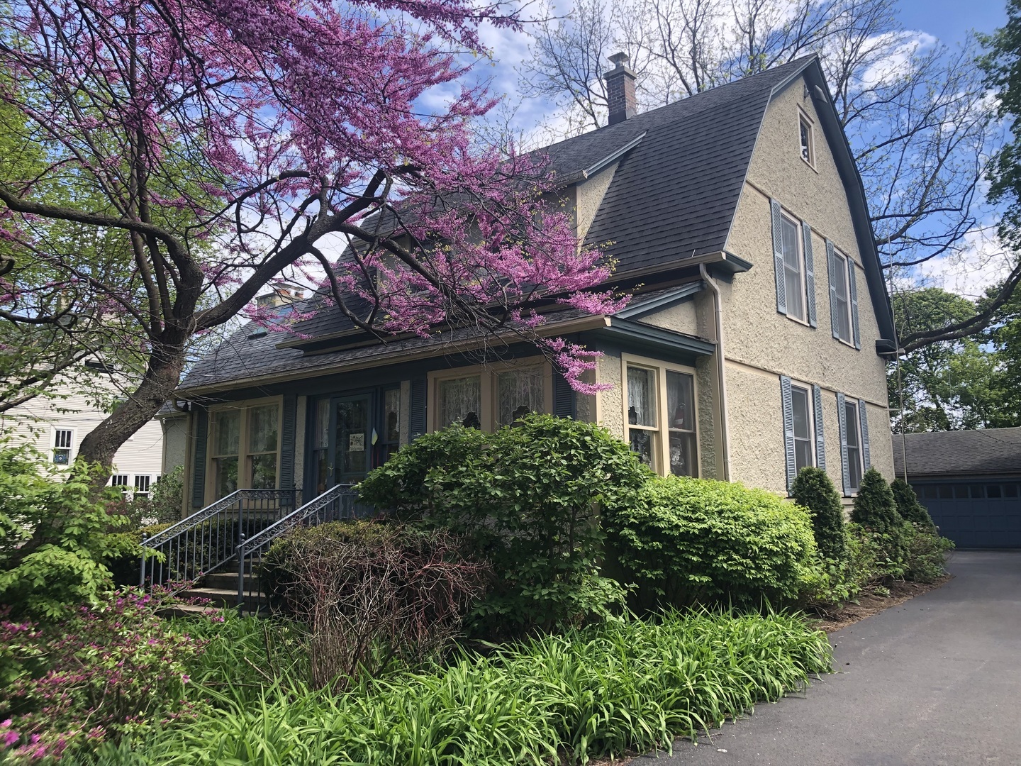 141 W Lincoln Avenue  Libertyville IL 60048 photo