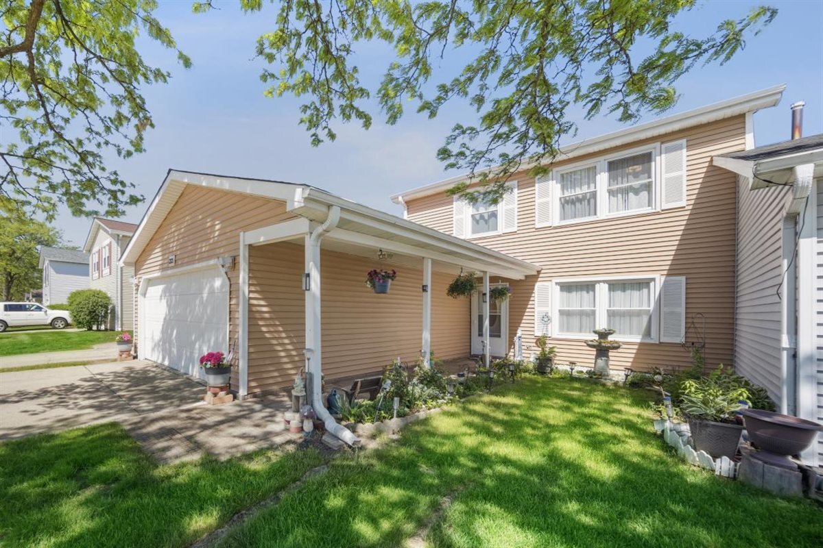 Property Photo: 2121 Pepperwood Lane 0 IL 60139