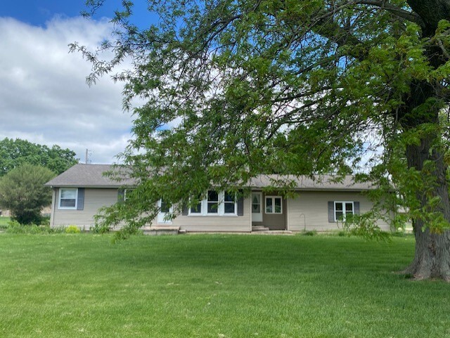 Property Photo: 206 E Front Street IL 61326