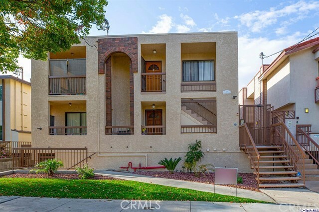 Property Photo: 330 Cameron Place 4 CA 91207
