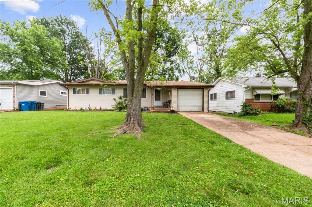 Property Photo: 18 Mary Rose Court MO 63042