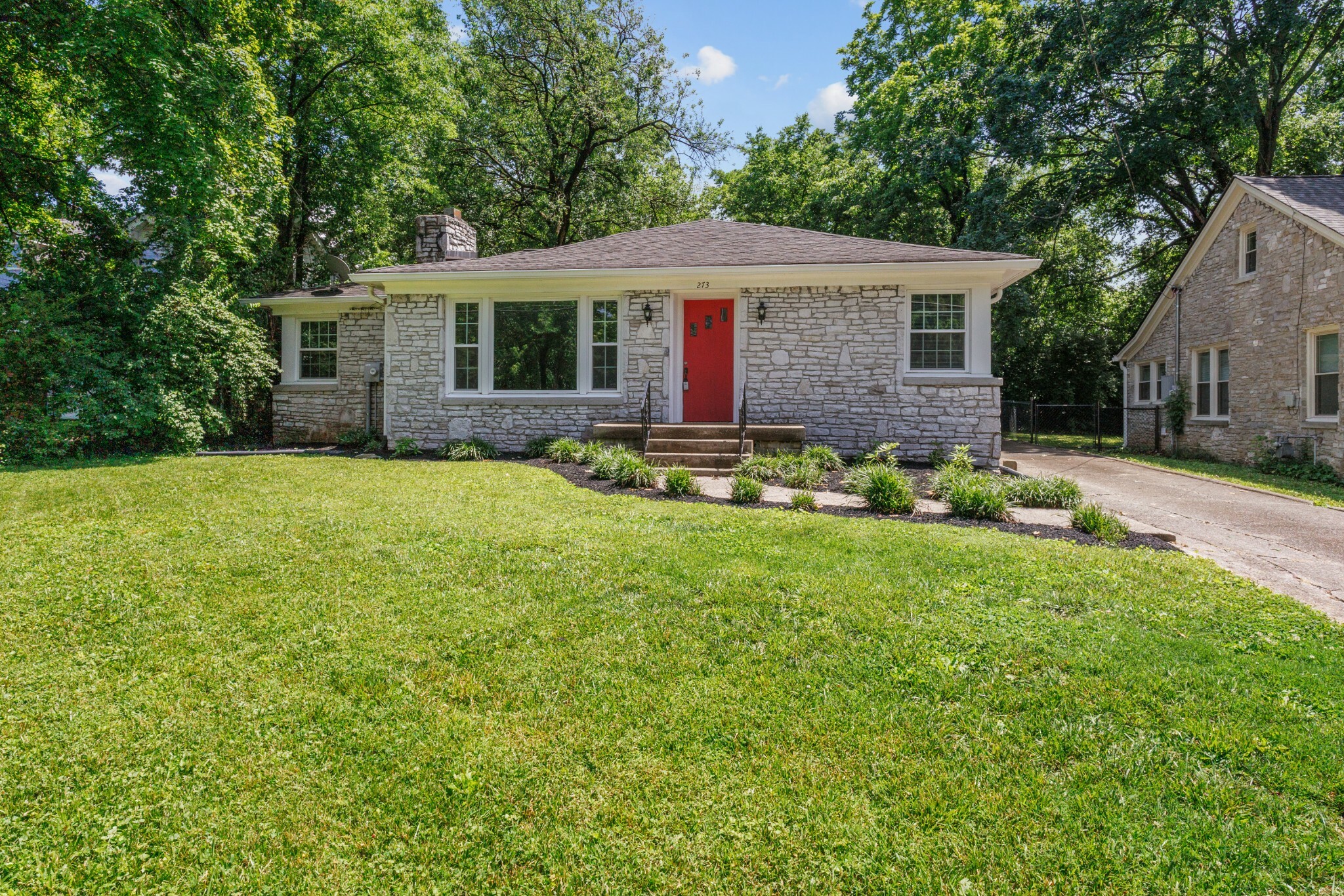 Property Photo: 273 E Eastland St TN 37066