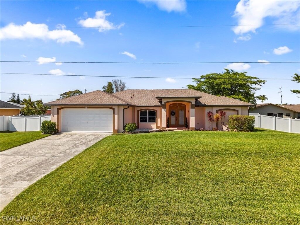 Property Photo: 125 SW 16th Terrace FL 33991