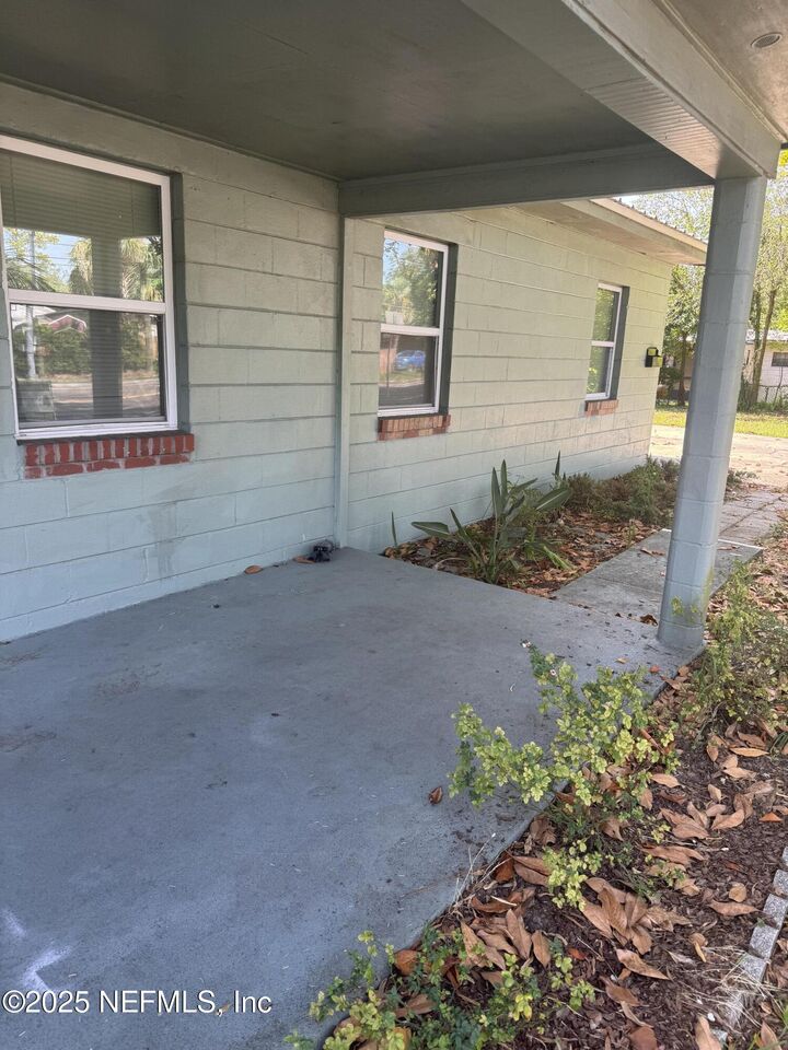 Property Photo: 1517 Rogero Road FL 32211