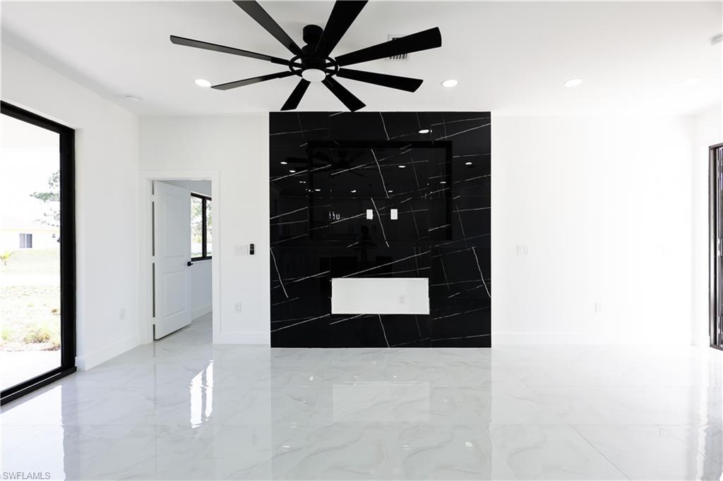 Property Photo: 2933 20th St SW FL 33976
