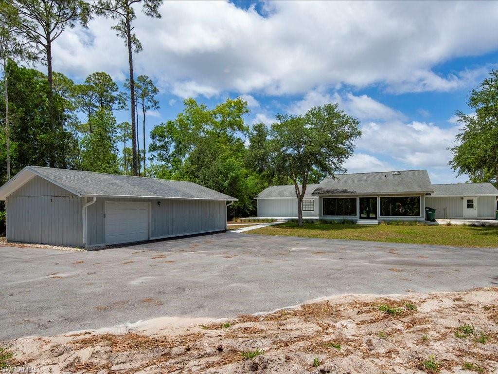 Property Photo: 6800 Bottlebrush Ln FL 34109