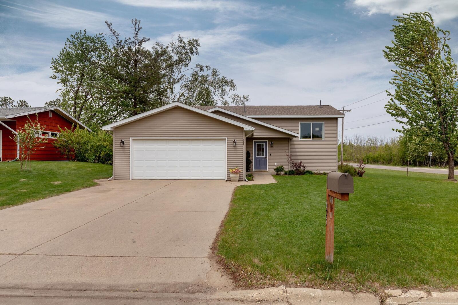 Property Photo:  625 4th Street NW  MN 56482 