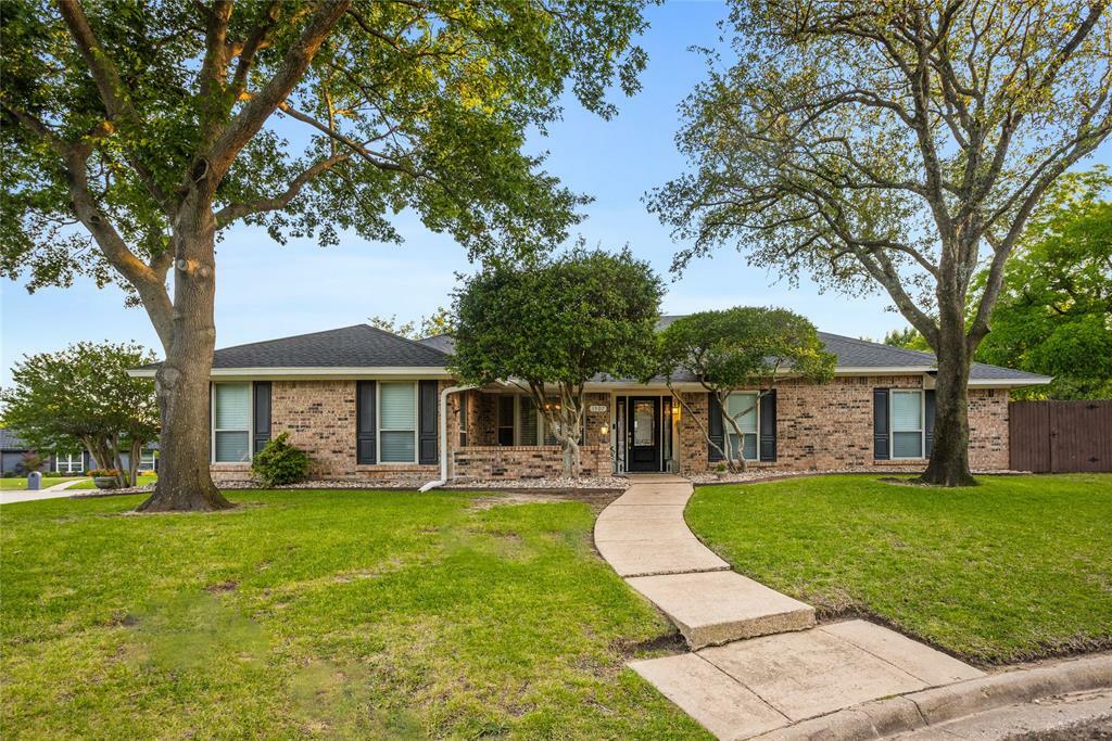 Property Photo: 1507 Meadow Way Court TX 76063