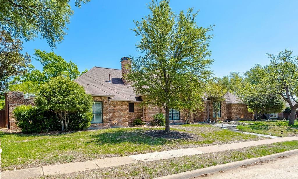 Property Photo: 1300 Shamrock Lane TX 75093