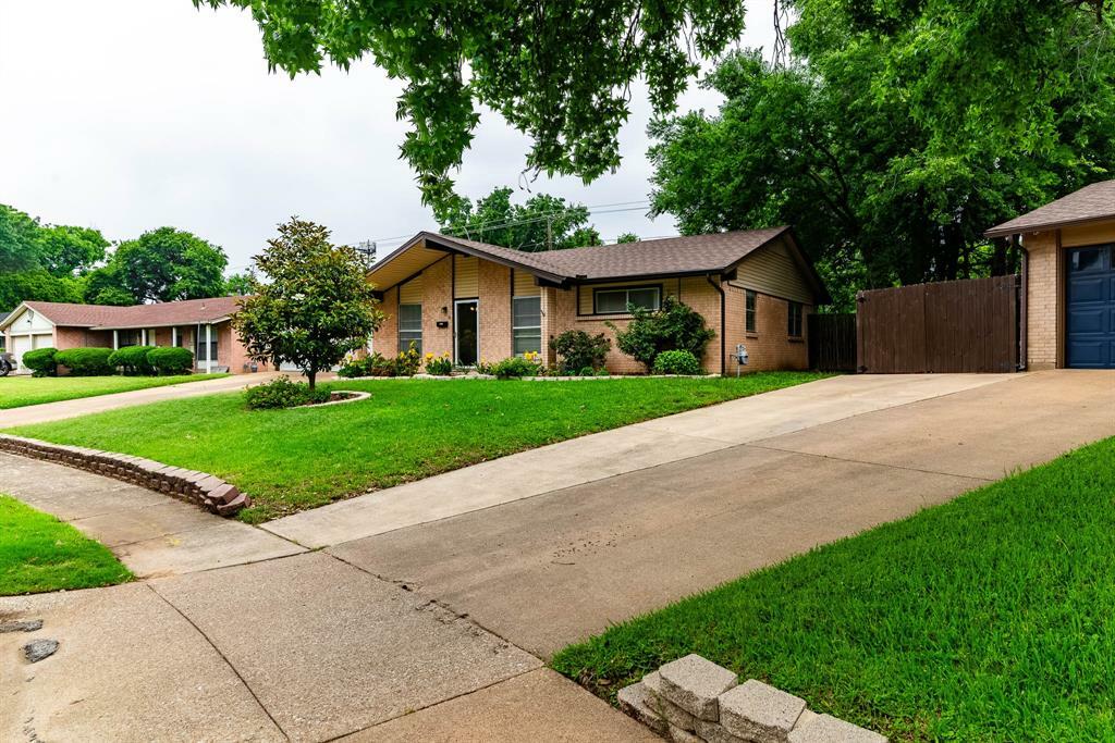 Property Photo: 3213 Thames Street TX 75062