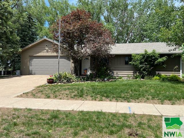 Property Photo: 2401 W 15th St Pl IA 51103