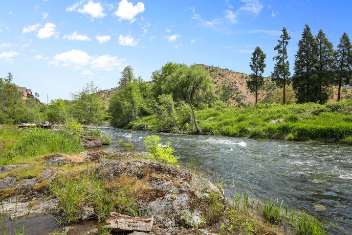 Property Photo: 5900 Upper Applegate Road OR 97530
