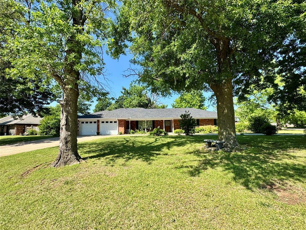 Property Photo:  202 Flanders Drive  OK 73018 