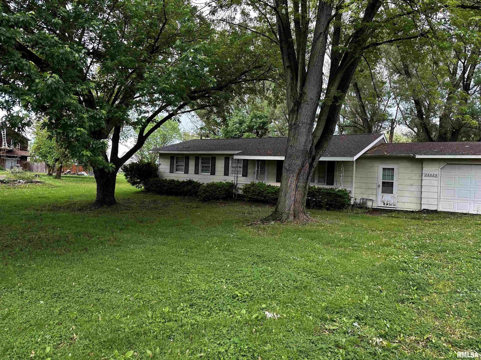Property Photo:  26025 N Weldon Road  IL 61520 