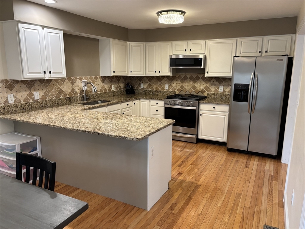 Property Photo:  16 Edgemoor Cir 16  MA 02482 