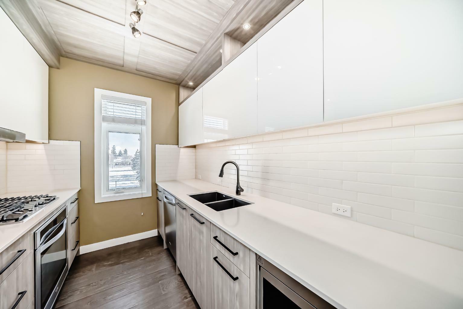 Property Photo:  2702 17 Avenue SW 201  AB T3E 8A5 