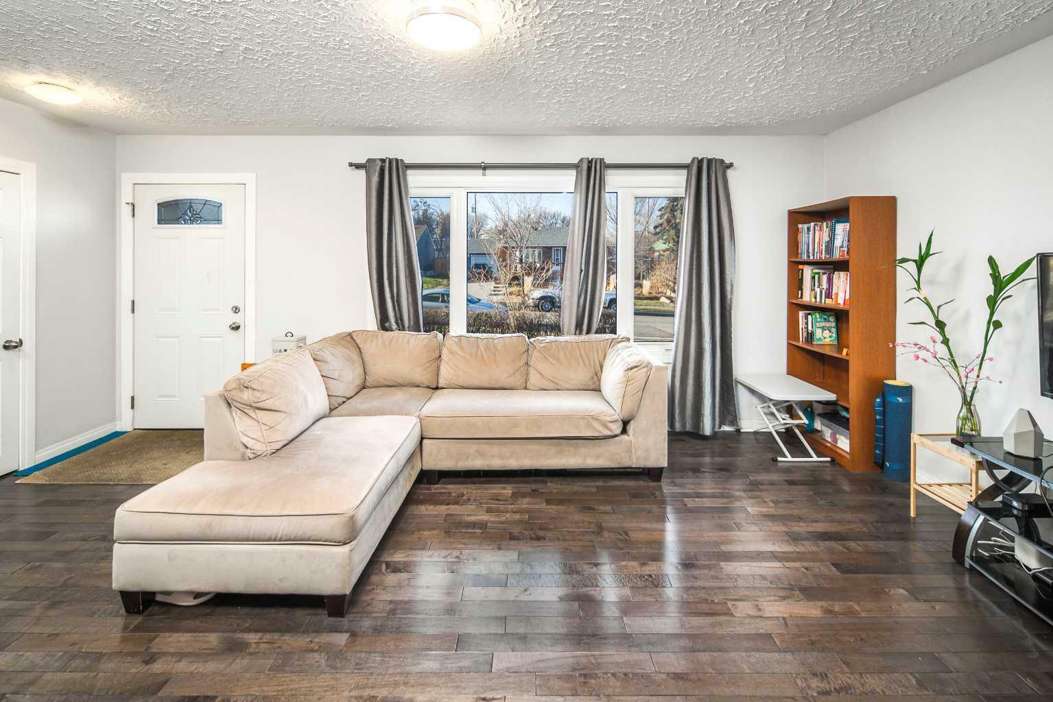 Property Photo: 5424 Thorncliffe Drive NW AB T2K 2Z5