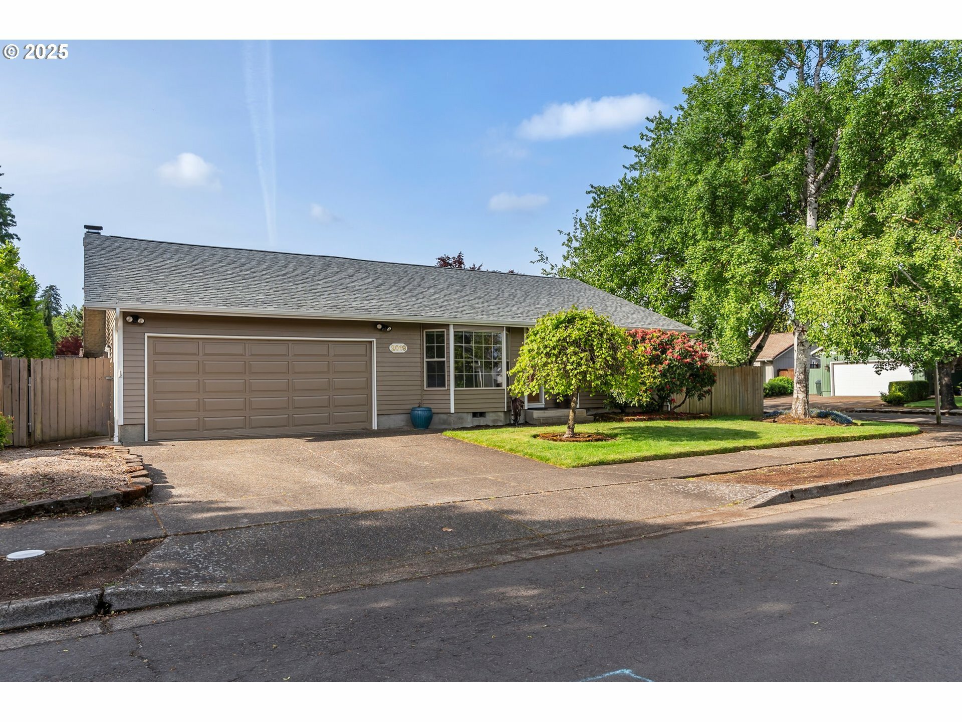Property Photo: 2018 Best Ln OR 97401