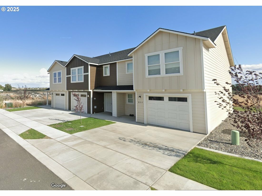 Property Photo: 804 E Oregon Ave OR 97838