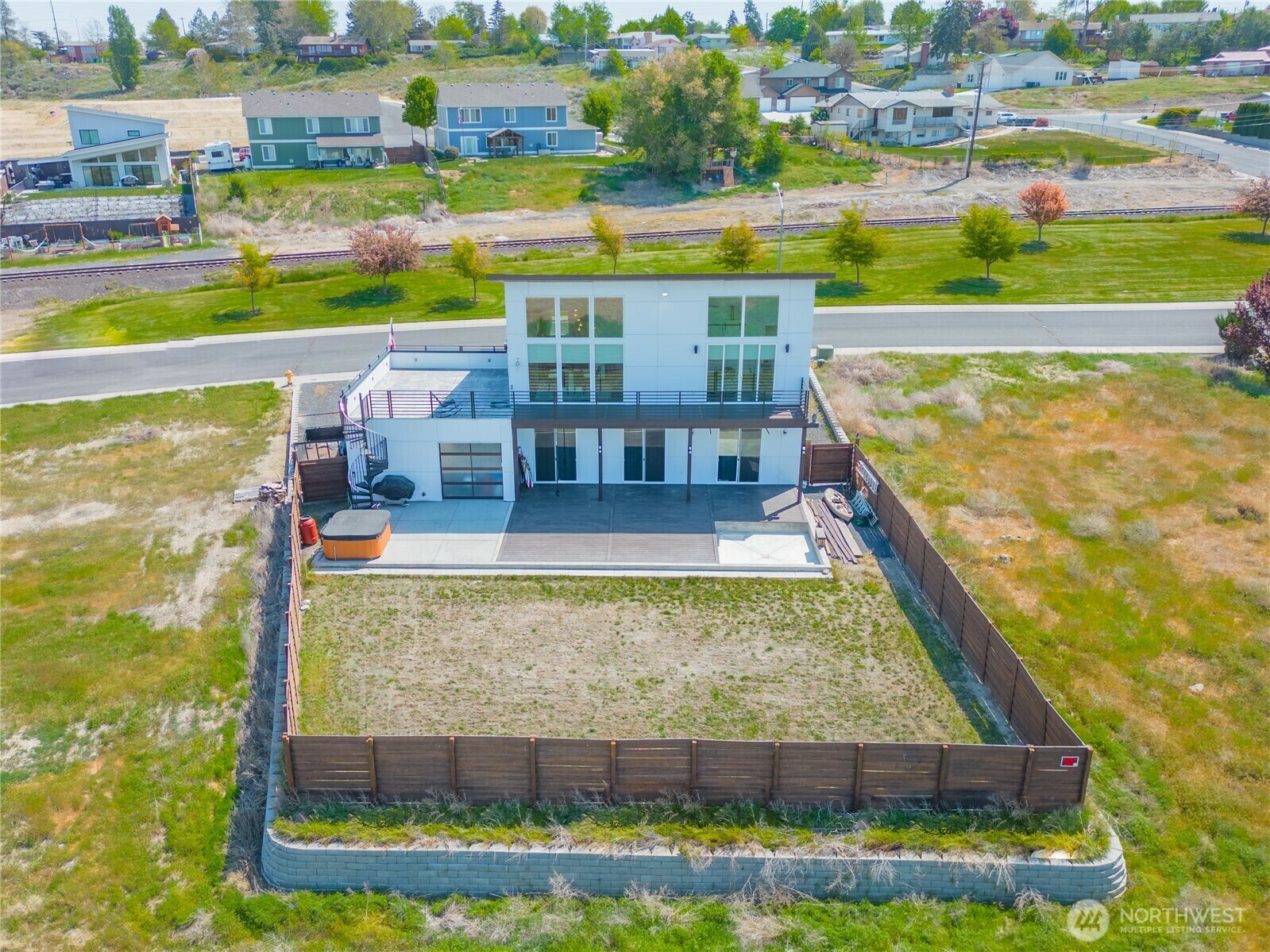Property Photo: 1828 S Boardwalk Avenue WA 98837