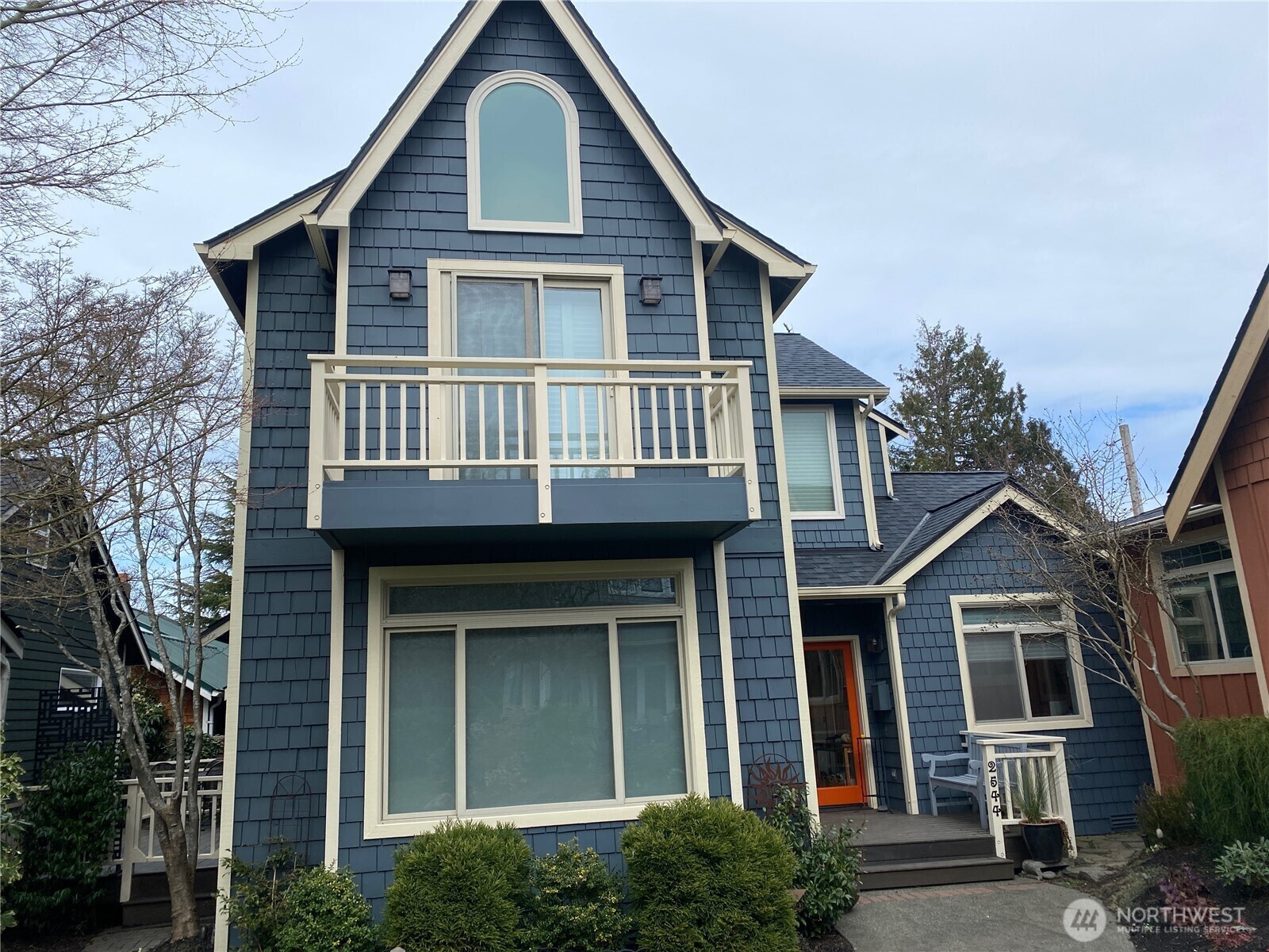 2544  6th Avenue W  Seattle WA 98119 photo