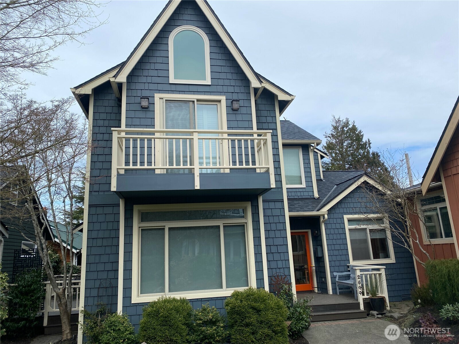 Property Photo: 2544 6th Avenue W WA 98119