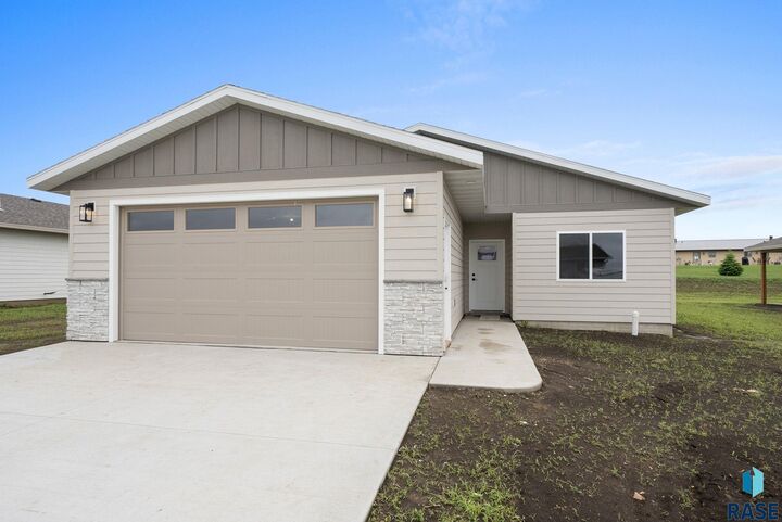 Property Photo:  1006 S 6th Ave  IA 51246