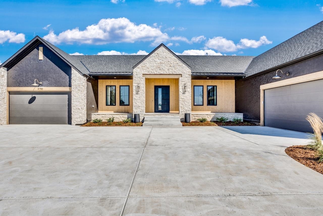 Property Photo: 4790 N Ridge Port Ct. KS 67205
