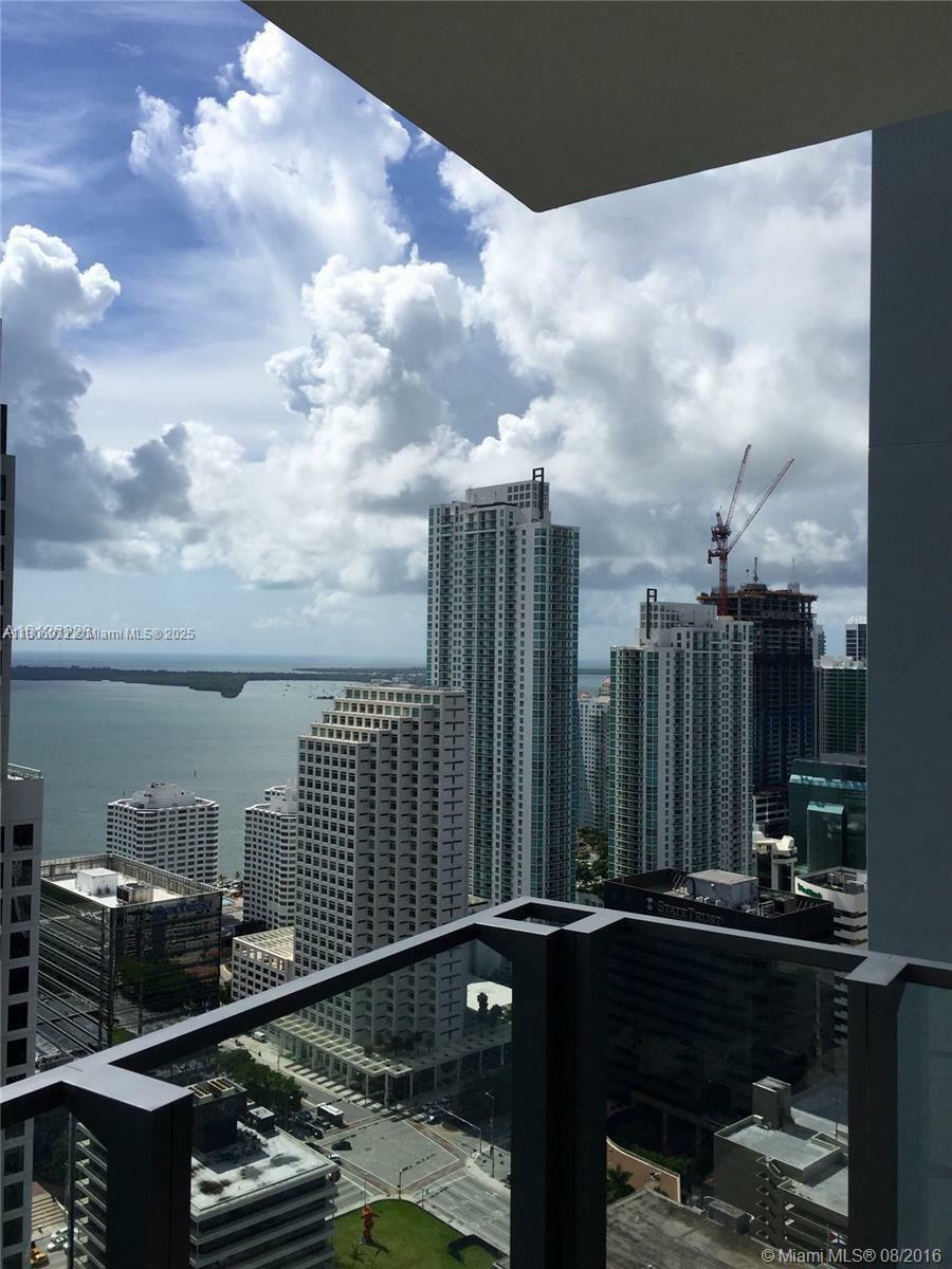 Property Photo: 68 SE 6th St 3509 FL 33131