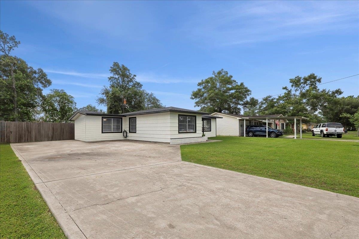Property Photo: 253 Hampton Lane TX 77707
