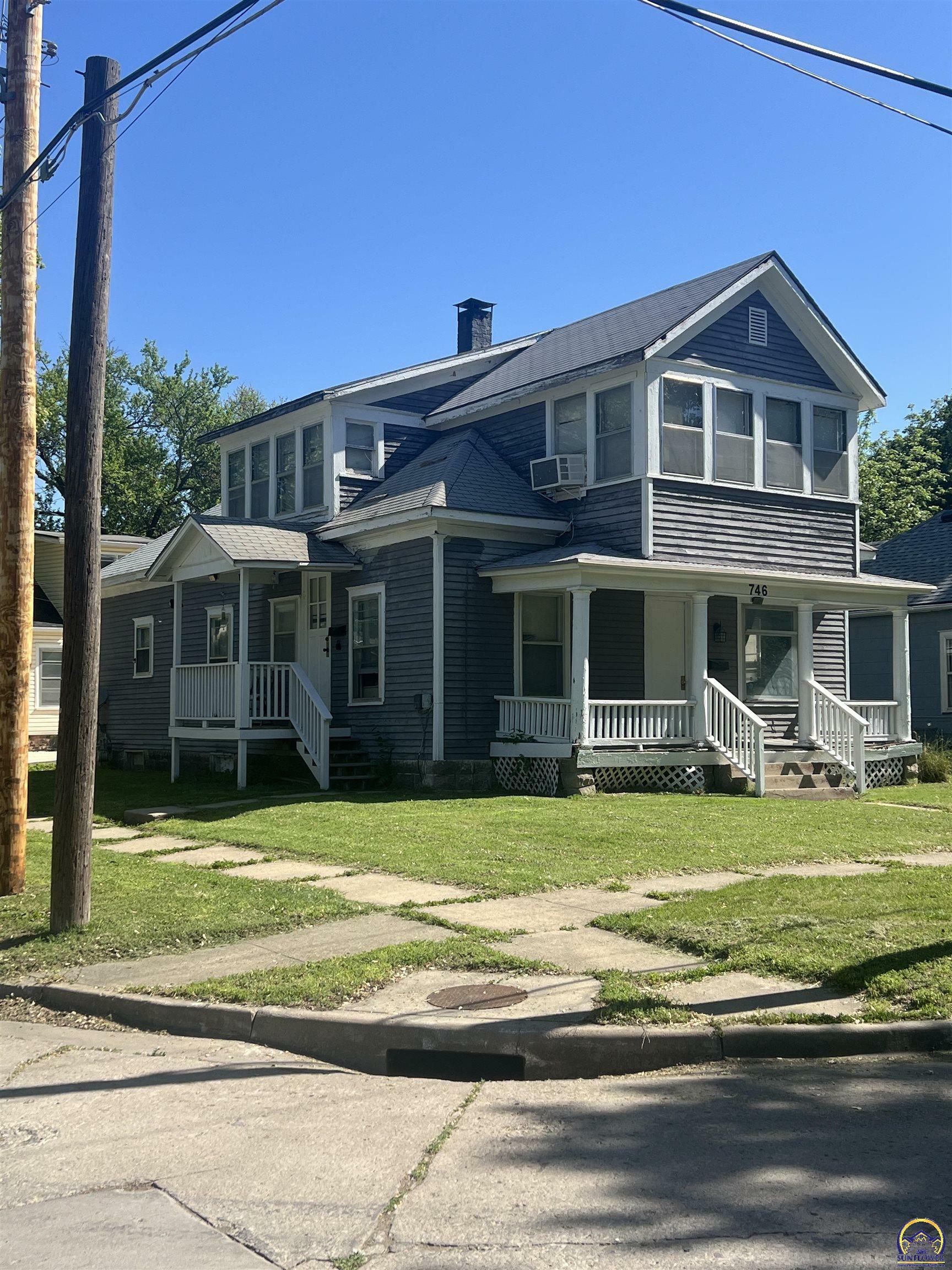 Property Photo: 746 W 7th Ave KS 66801