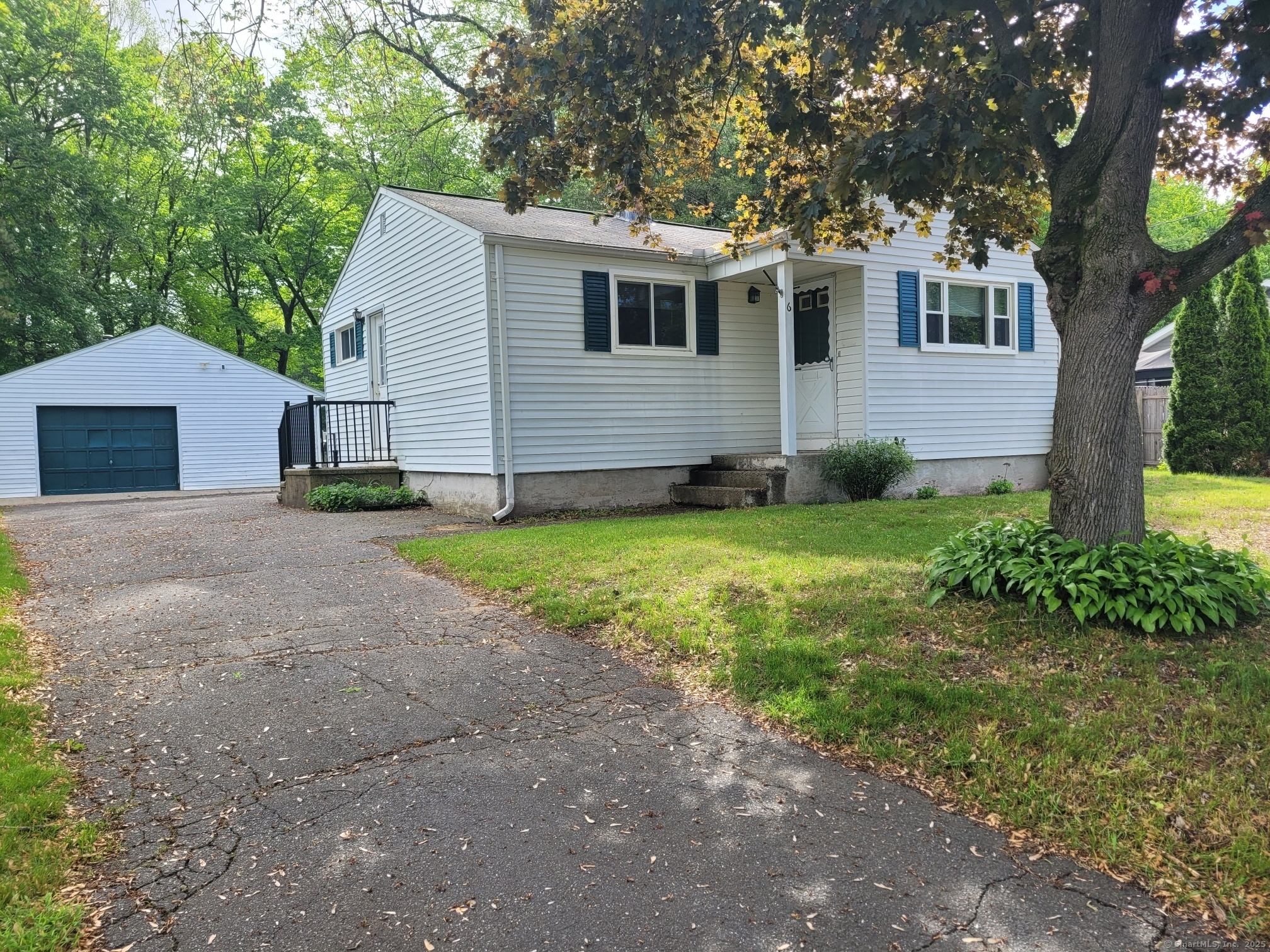 Property Photo: 6 Concord Terrace CT 06082
