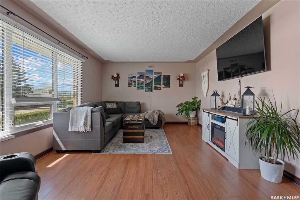 Property Photo: 384 Assiniboia Avenue SK S0G 4P0