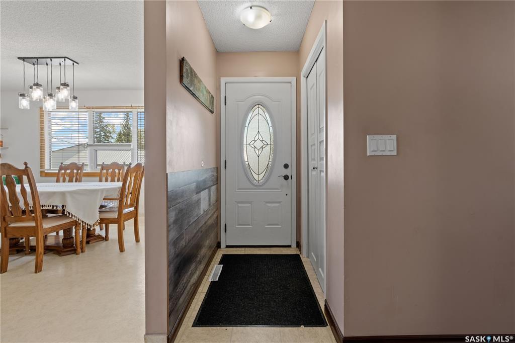 Property Photo:  384 Assiniboia Avenue  SK S0G 4P0 