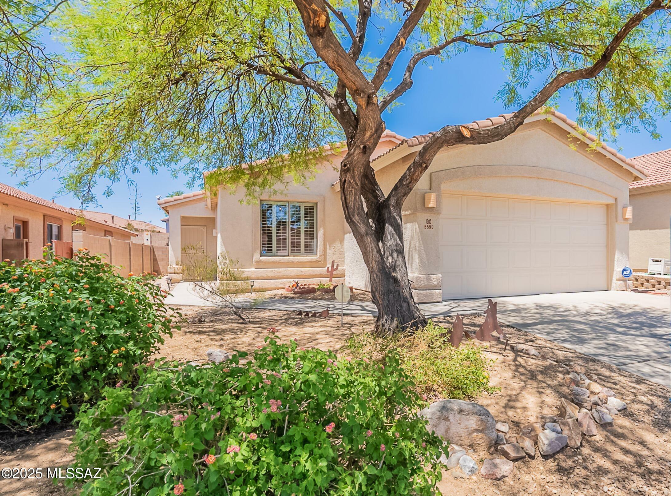 Property Photo: 5590 W Acacia Blossom Place AZ 85658