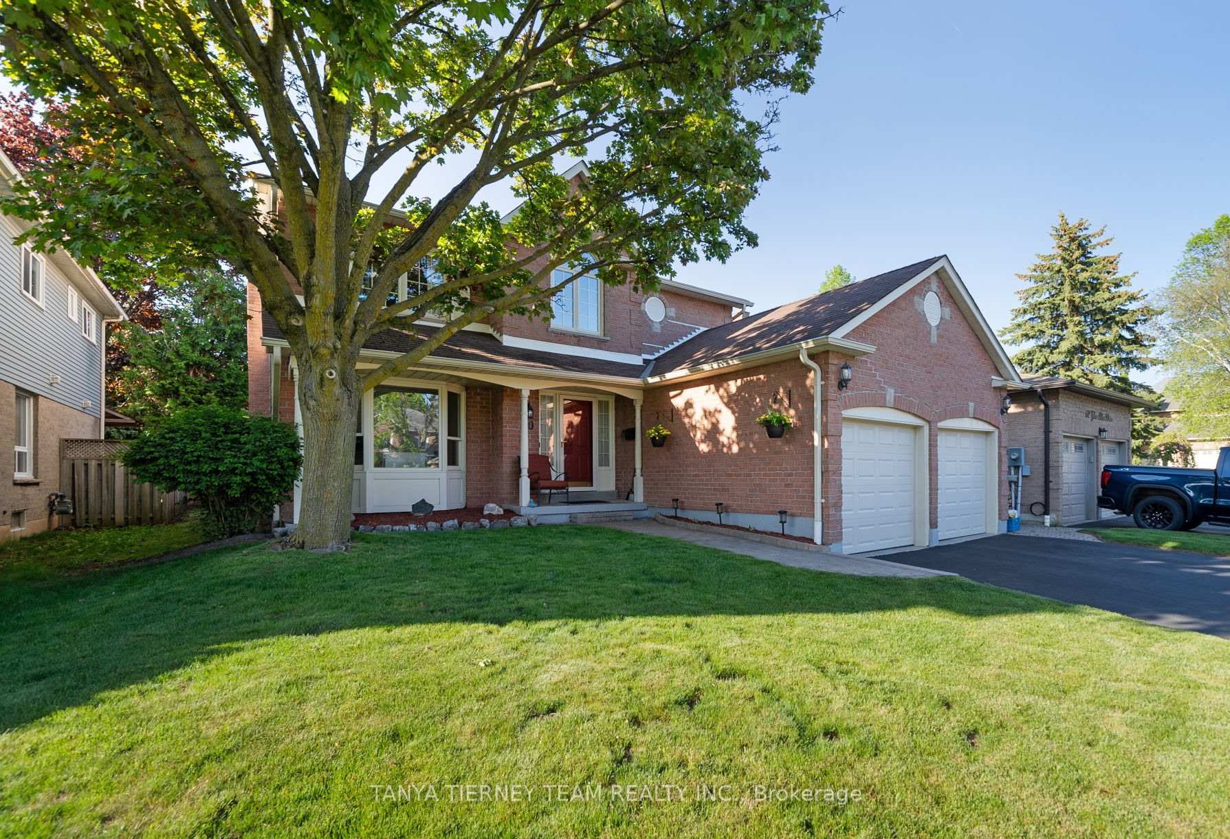 60 Glen Dhu Drive  Whitby ON L1R 1K4 photo