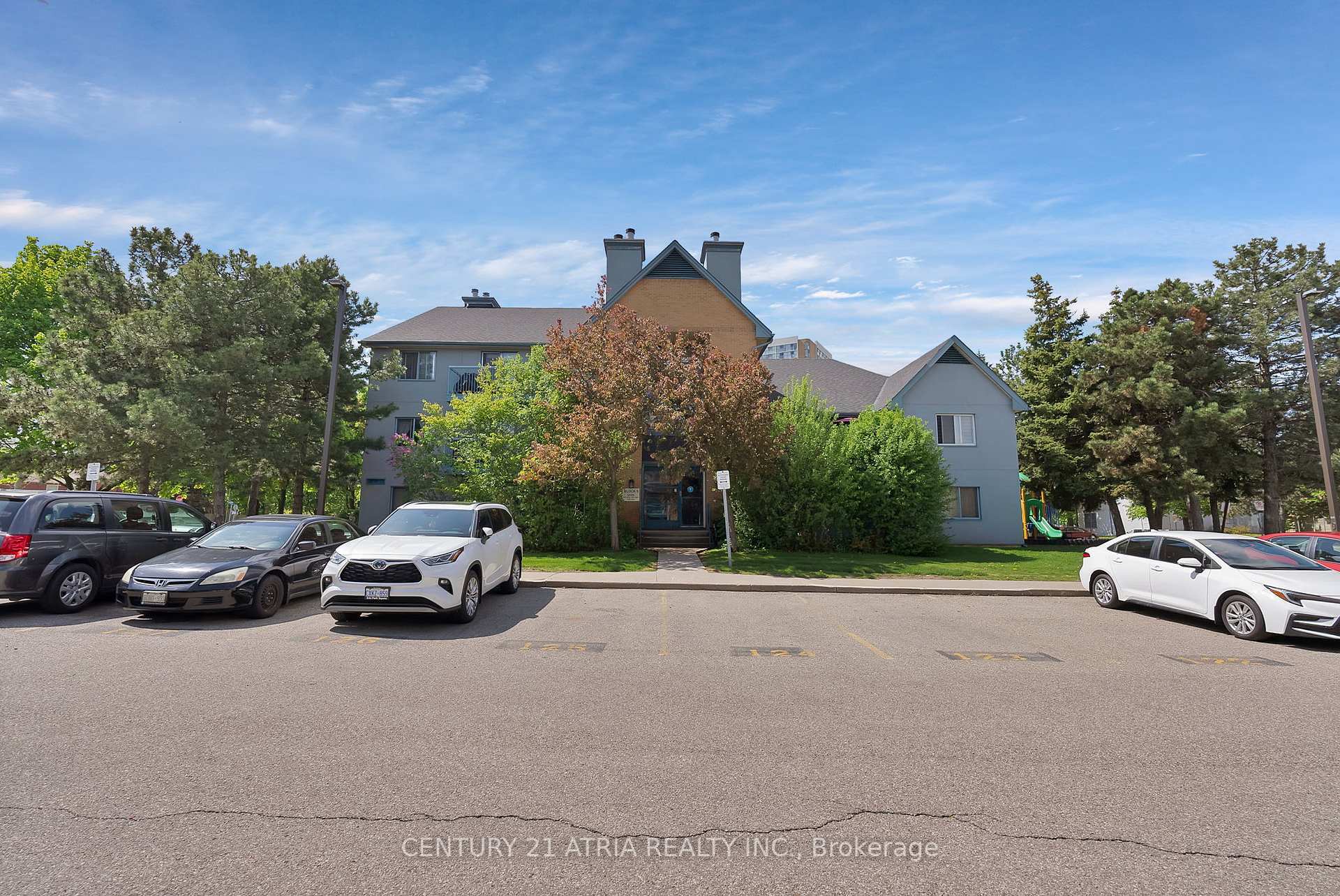 Property Photo: 65 Trailwood Drive 523 ON L4Z 3L1