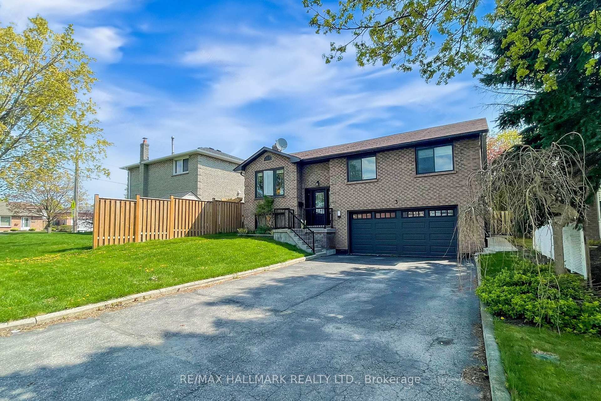 Property Photo: 3 Cherry Blossom Crescent ON L1E 1H1